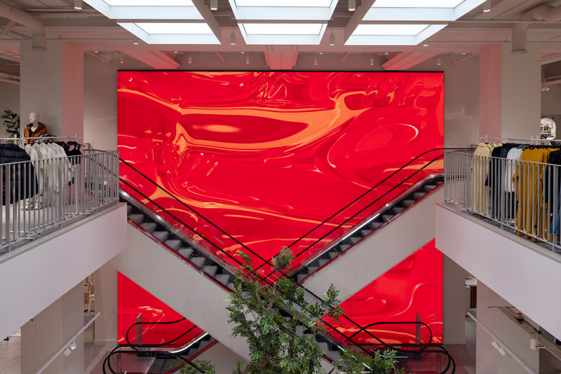 Leyard Europe supplies one of Europe's largest indoor LED screens to H&M's redesigned Regent Street flagship - A1 Retail Magazine